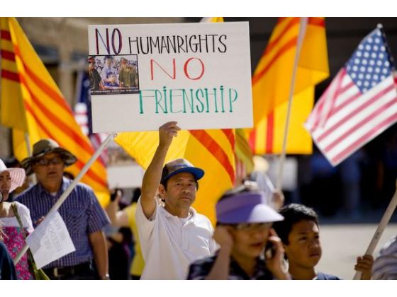 bieu tinh chong ket nghia voi Nha Trang2