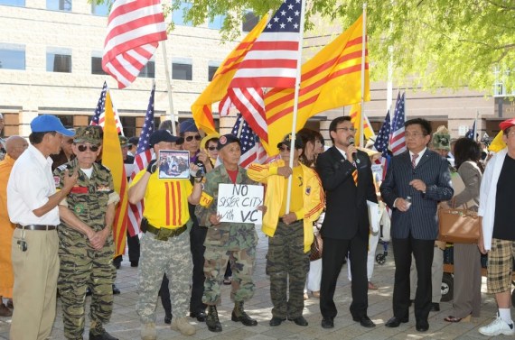 tai tien sảnh Irvine City Hall1