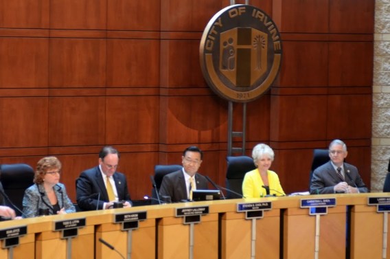 trong phong hop cua TP Irvine 0